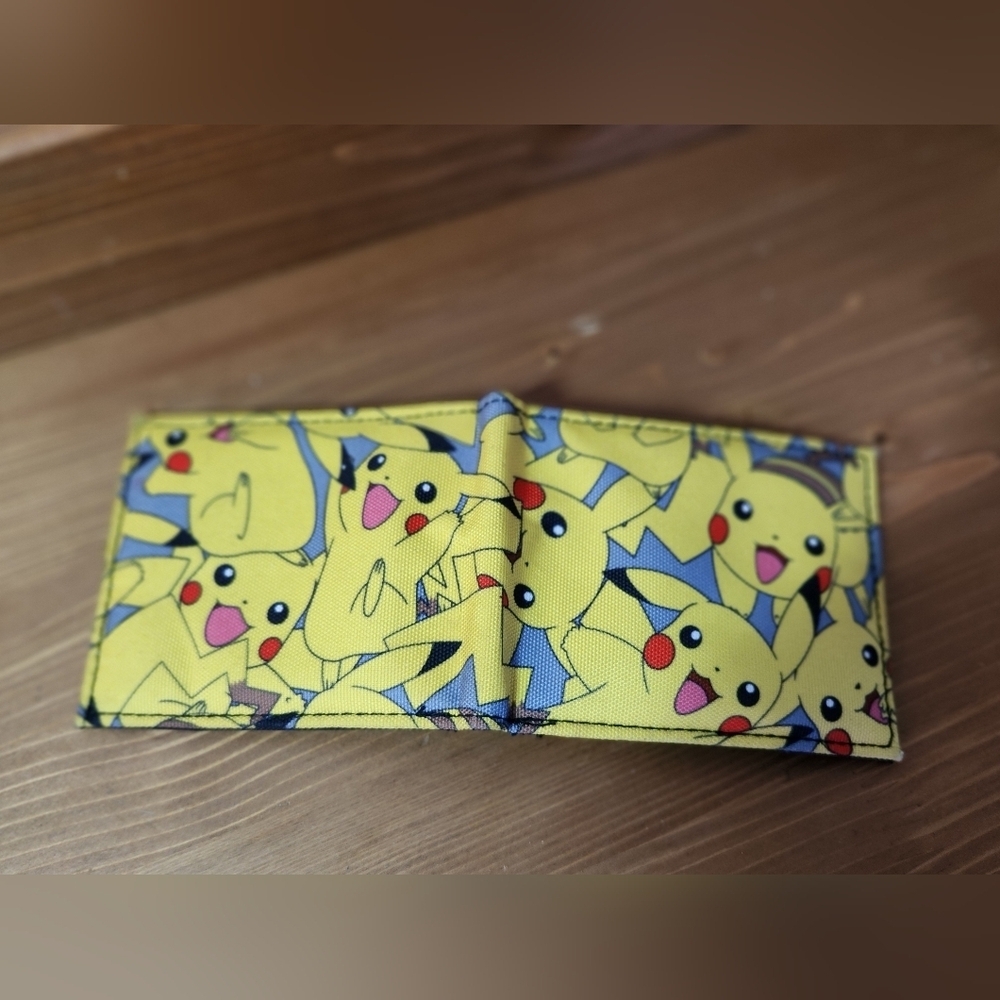 Pokemon Yellow and Black Pikachu Wallet and Key Ring Set - Picture 7 of 9
